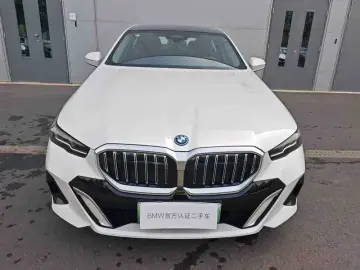 2024 BMW i5 с пробегом 15 000 км