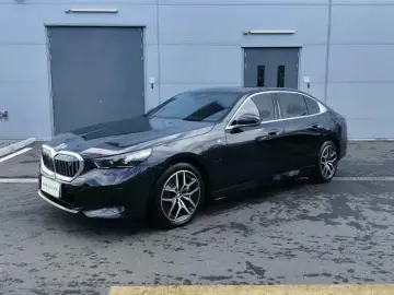 2025 BMW i5 с пробегом 9 000 км
