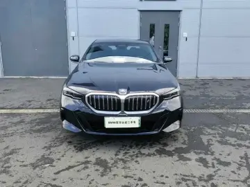 2025 BMW i5 с пробегом 9 000 км