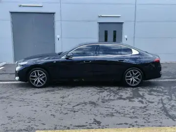 2025 BMW i5 с пробегом 9 000 км