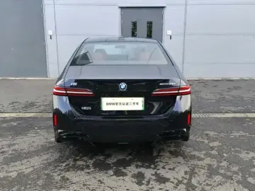 2025 BMW i5 с пробегом 9 000 км