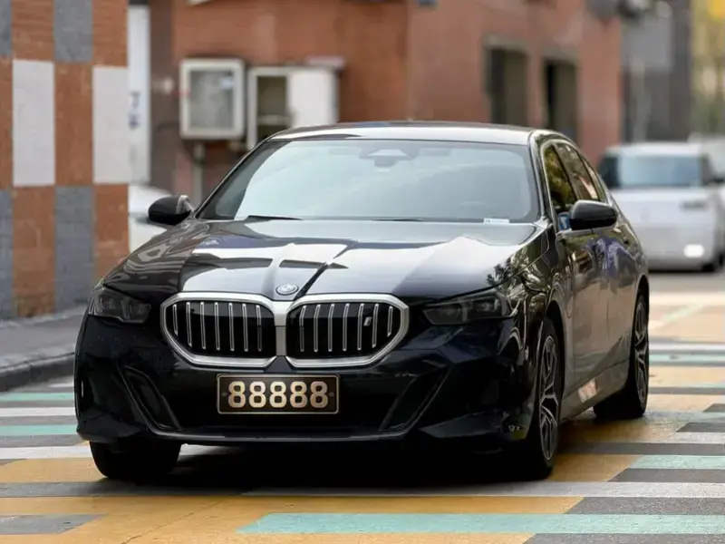 2024 BMW i5 с пробегом 43 000 км