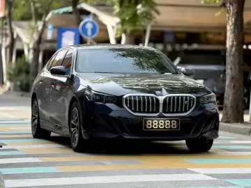 2024 BMW i5 с пробегом 43 000 км