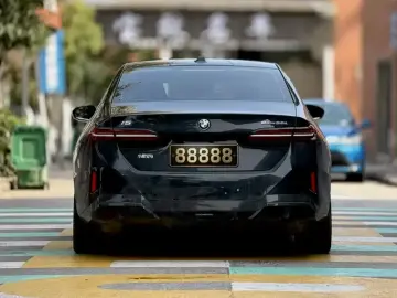 2024 BMW i5 с пробегом 43 000 км
