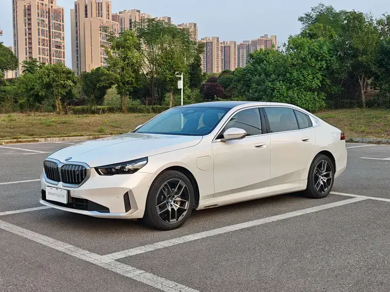 2024 BMW i5 с пробегом 19 200 км