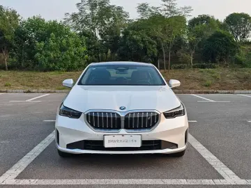 2024 BMW i5 с пробегом 19 200 км