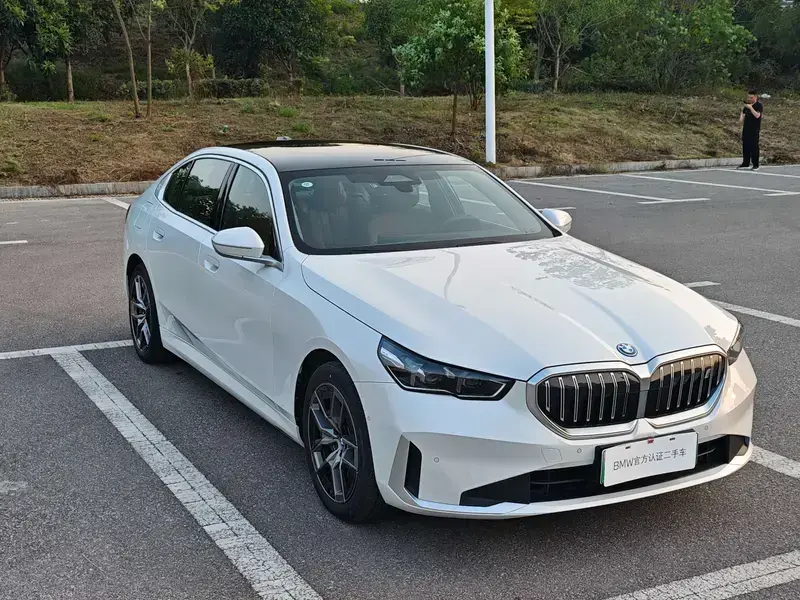 2024 BMW i5 с пробегом 19 200 км