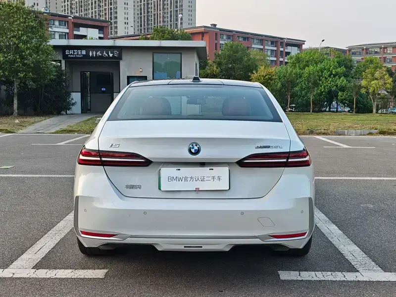 2024 BMW i5 с пробегом 19 200 км