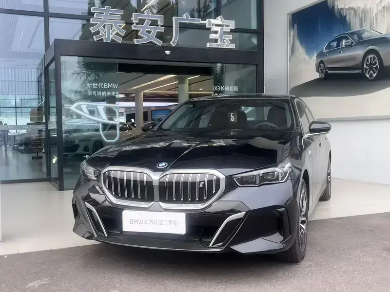 2025 BMW i5 с пробегом 25 000 км