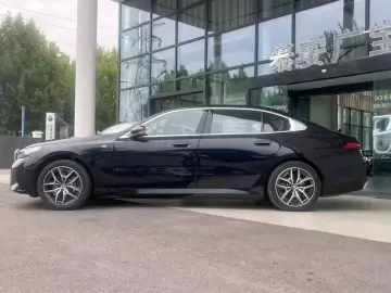 2025 BMW i5 с пробегом 25 000 км