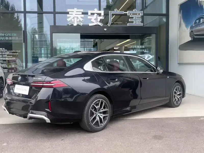 2025 BMW i5 с пробегом 25 000 км