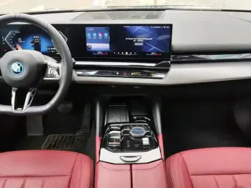 2025 BMW i5 с пробегом 25 000 км