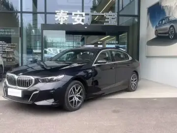 2025 BMW i5 с пробегом 25 000 км