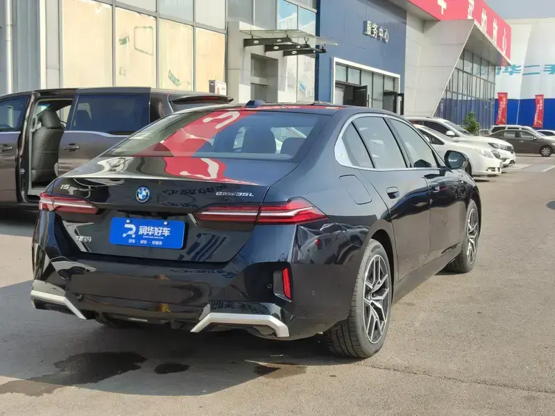 2024 BMW i5 с пробегом 12 600 км