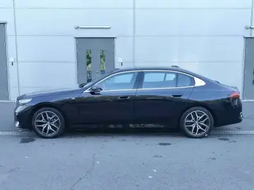 2025 BMW i5 с пробегом 13 400 км