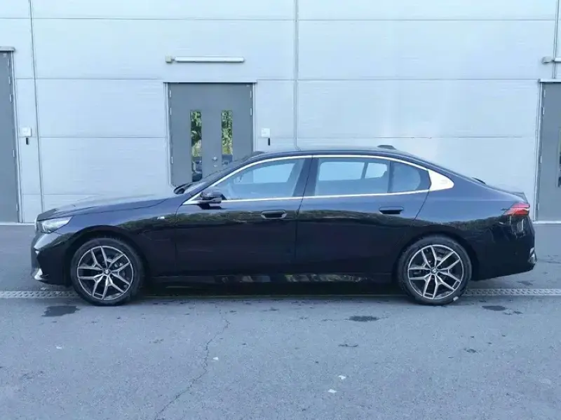 2025 BMW i5 с пробегом 13 400 км