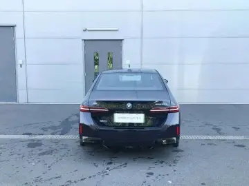 2025 BMW i5 с пробегом 13 400 км