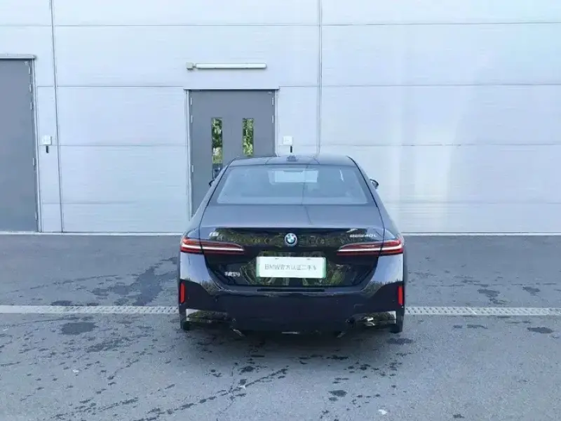 2025 BMW i5 с пробегом 13 400 км