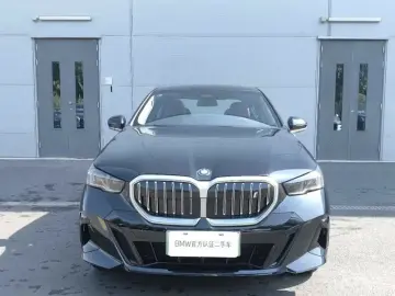 2025 BMW i5 с пробегом 15 000 км