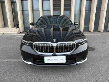 2024 BMW i5 с пробегом 23 000 км