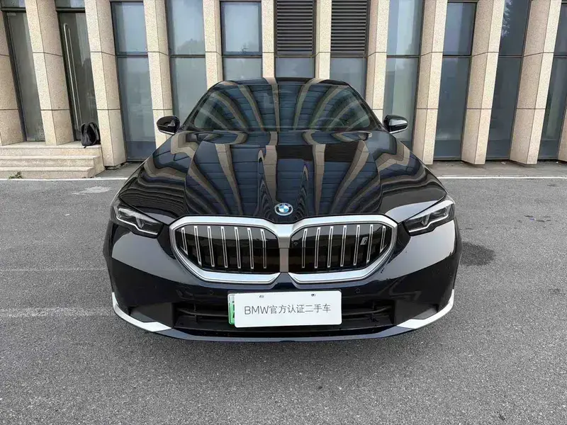 2024 BMW i5 с пробегом 23 000 км