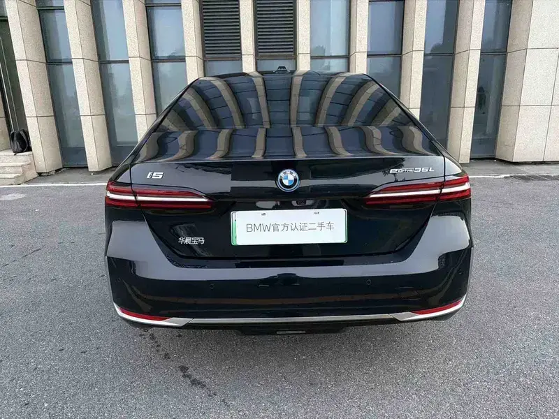 2024 BMW i5 с пробегом 23 000 км