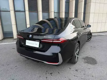 2024 BMW i5 с пробегом 23 000 км