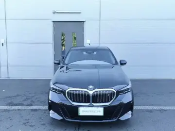 2025 BMW i5 с пробегом 23 600 км