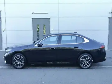 2025 BMW i5 с пробегом 23 600 км