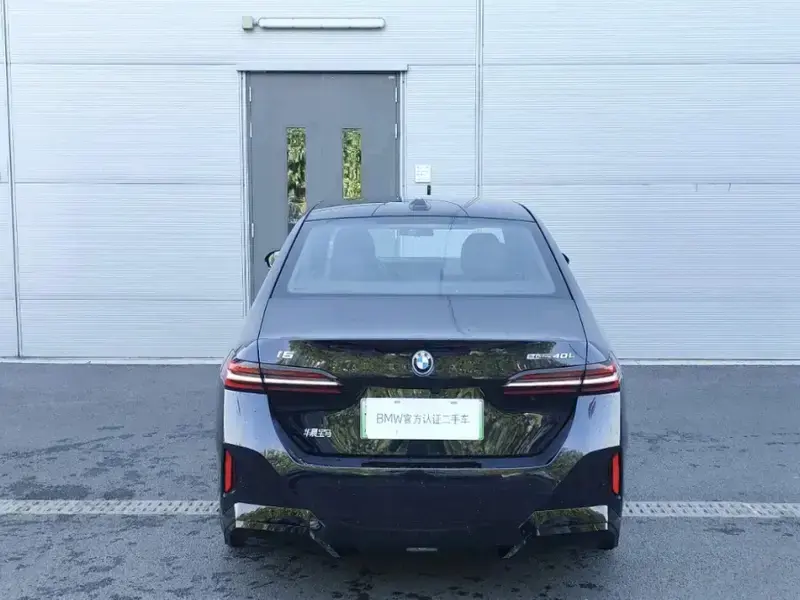 2025 BMW i5 с пробегом 23 600 км