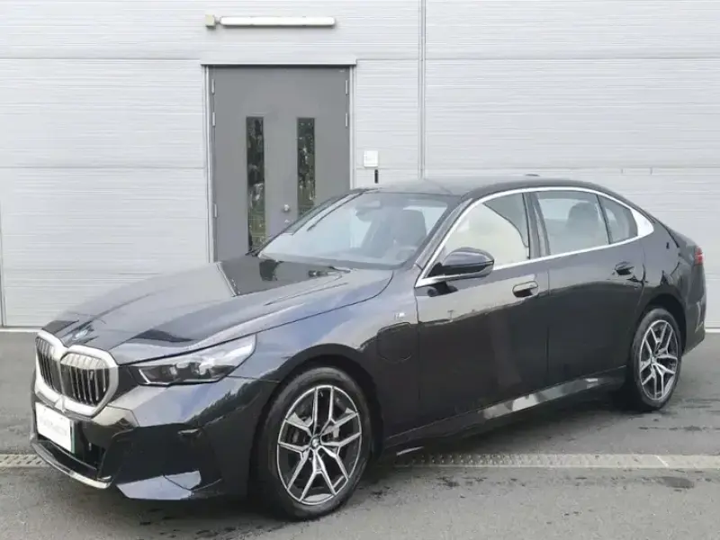 2025 BMW i5 с пробегом 17 000 км
