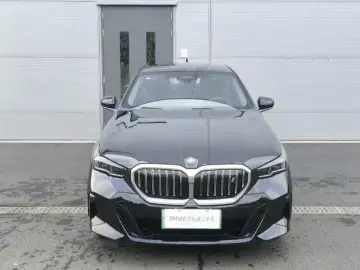 2025 BMW i5 с пробегом 17 000 км