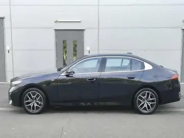 2025 BMW i5 с пробегом 17 000 км