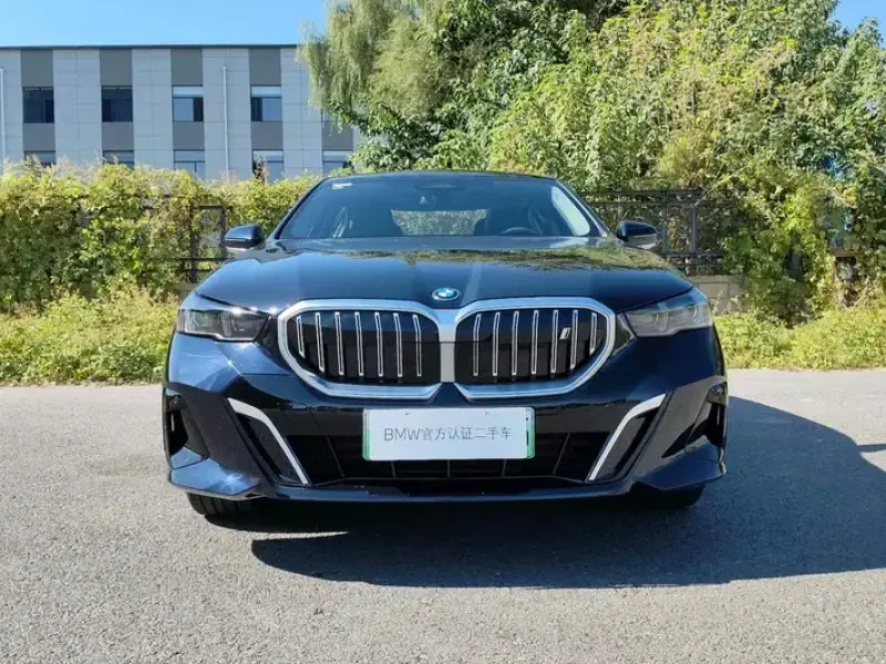 2025 BMW i5 с пробегом 13 000 км