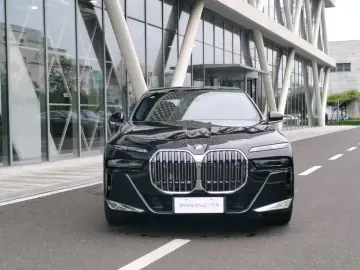 2023 BMW i7 с пробегом 9 600 км
