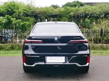 2023 BMW i7 с пробегом 9 600 км