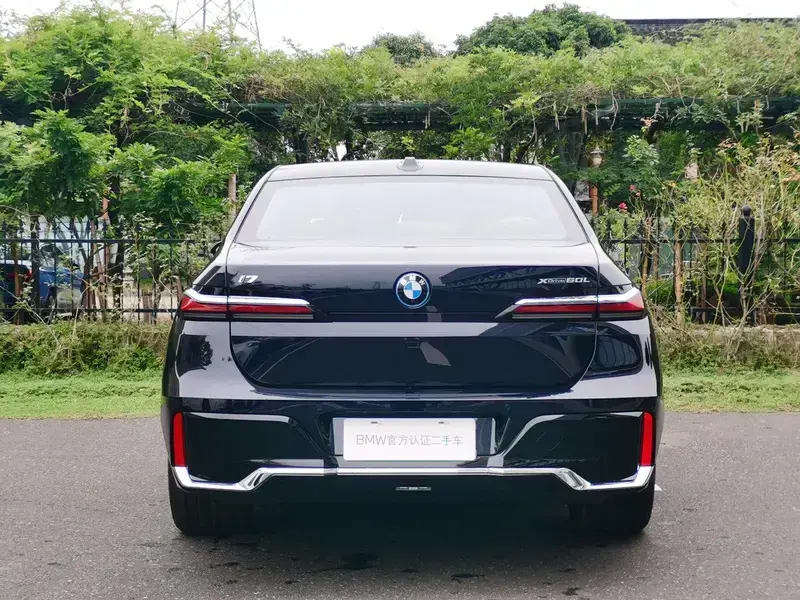 2023 BMW i7 с пробегом 9 600 км