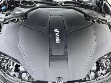 2023 BMW i7 с пробегом 9 600 км
