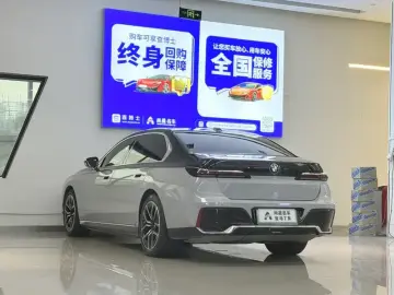 2023 BMW i7 с пробегом 50 000 км