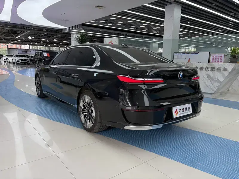 2023 BMW i7 с пробегом 51 300 км