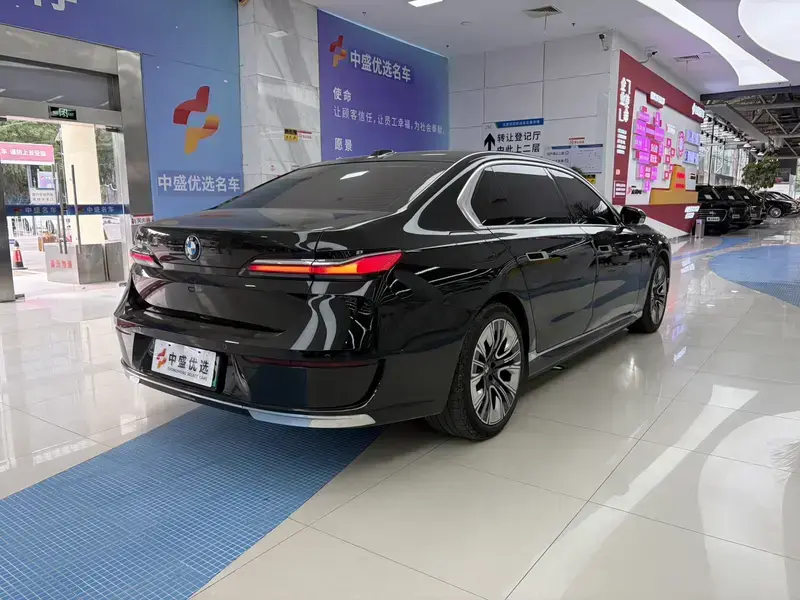 2023 BMW i7 с пробегом 51 300 км