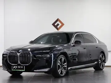 2023 BMW i7 с пробегом 33 000 км