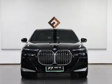 2023 BMW i7 с пробегом 33 000 км