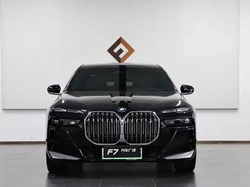 2023 BMW i7 с пробегом 33 000 км
