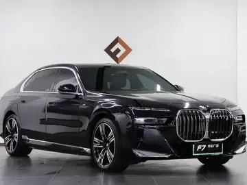2023 BMW i7 с пробегом 33 000 км