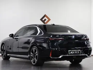 2023 BMW i7 с пробегом 33 000 км