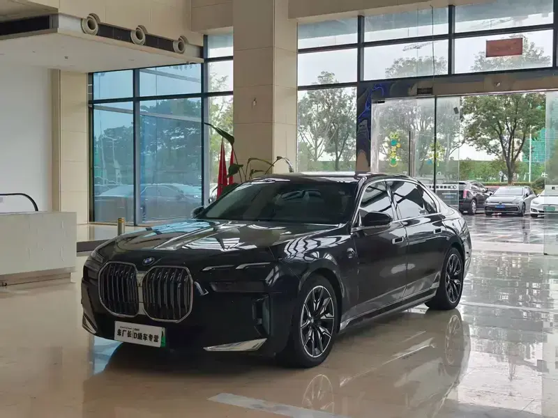2023 BMW i7 с пробегом 79 000 км