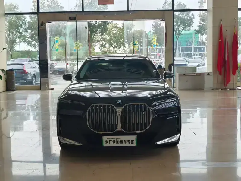 2023 BMW i7 с пробегом 79 000 км