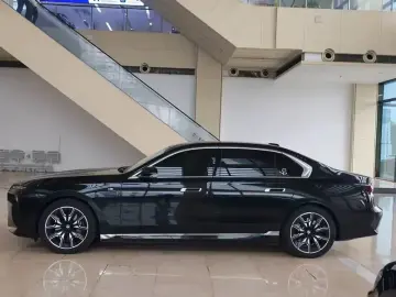 2023 BMW i7 с пробегом 79 000 км