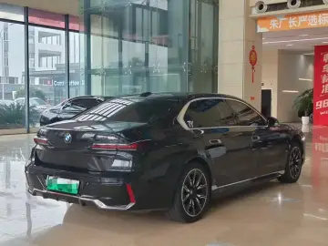 2023 BMW i7 с пробегом 79 000 км